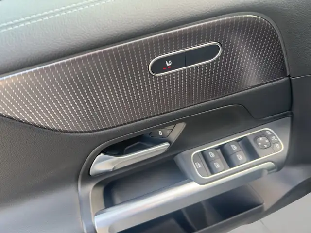 Mercedes-Benz Eqb view 12
