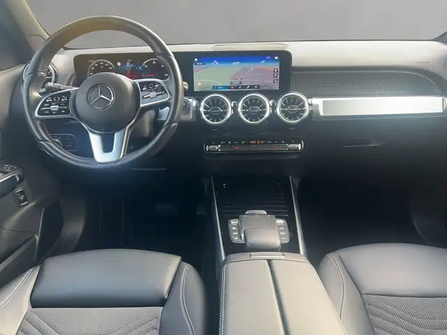 Mercedes-Benz Eqb view 10