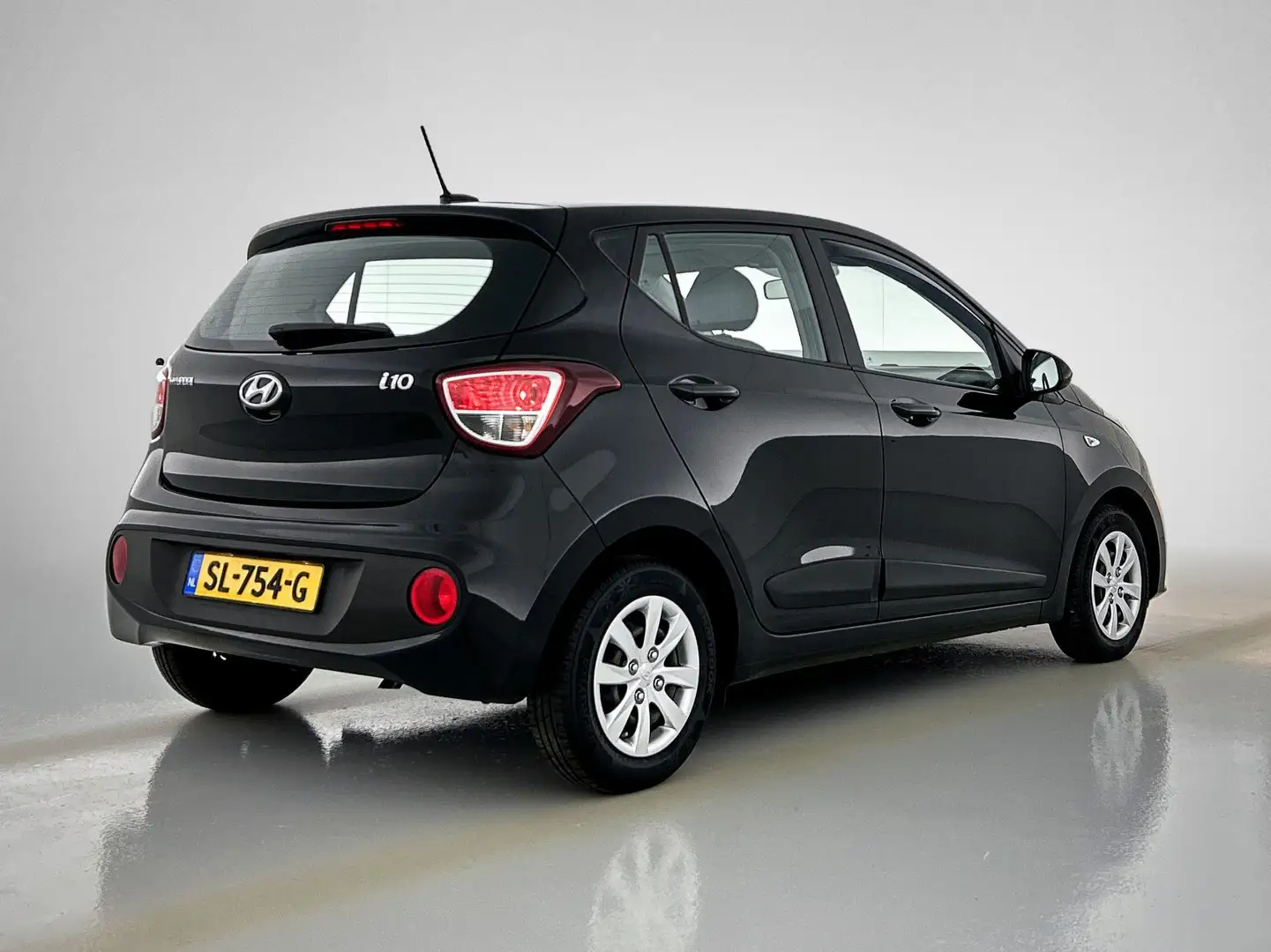 Hyundai i10 1.0i Comfort | Unieke km-stand! | Navigatie | Appl Nero - 2
