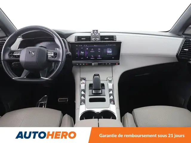 DS Automobiles DS 7 view 12