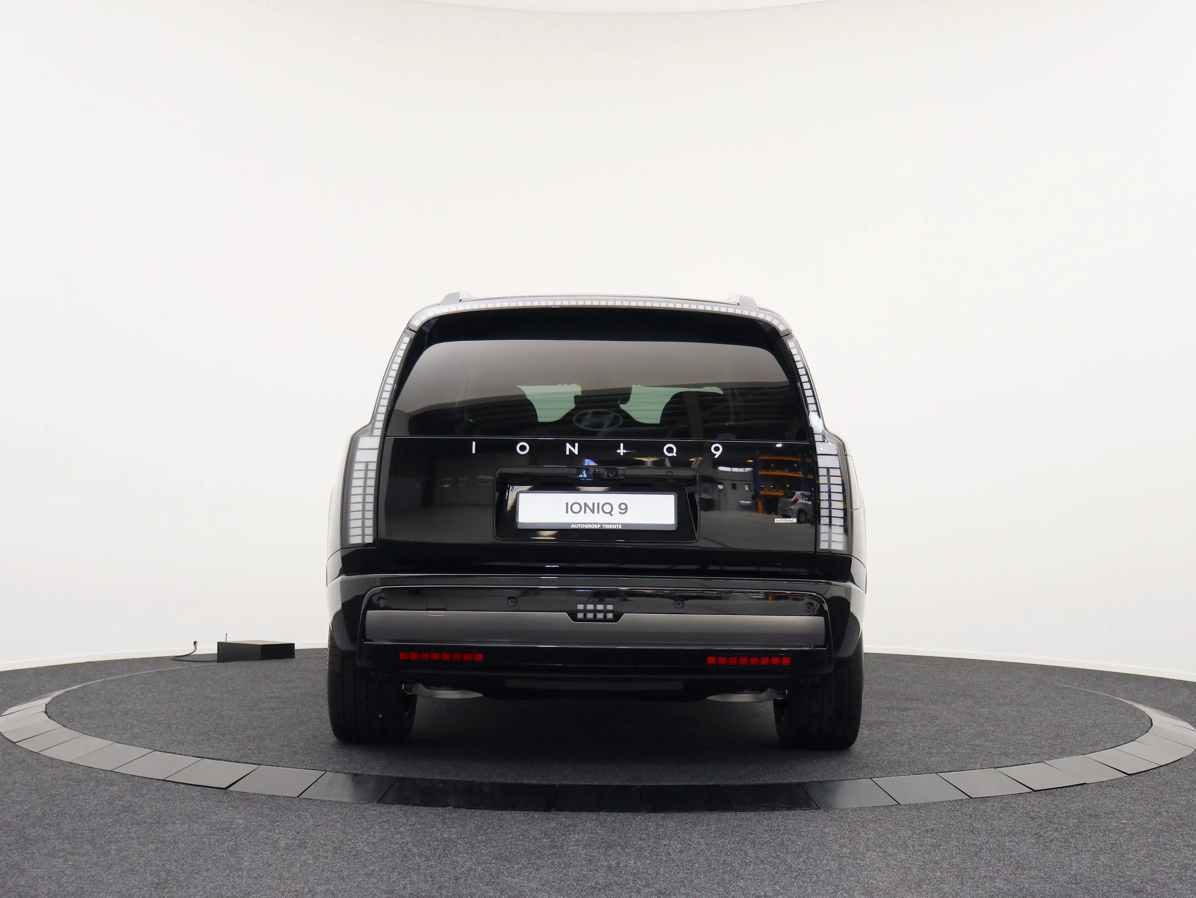 Hyundai IONIQ 9 Electric 110.3 kWh AWD+ Lounge (Abyss Black Pearl) — photo 10