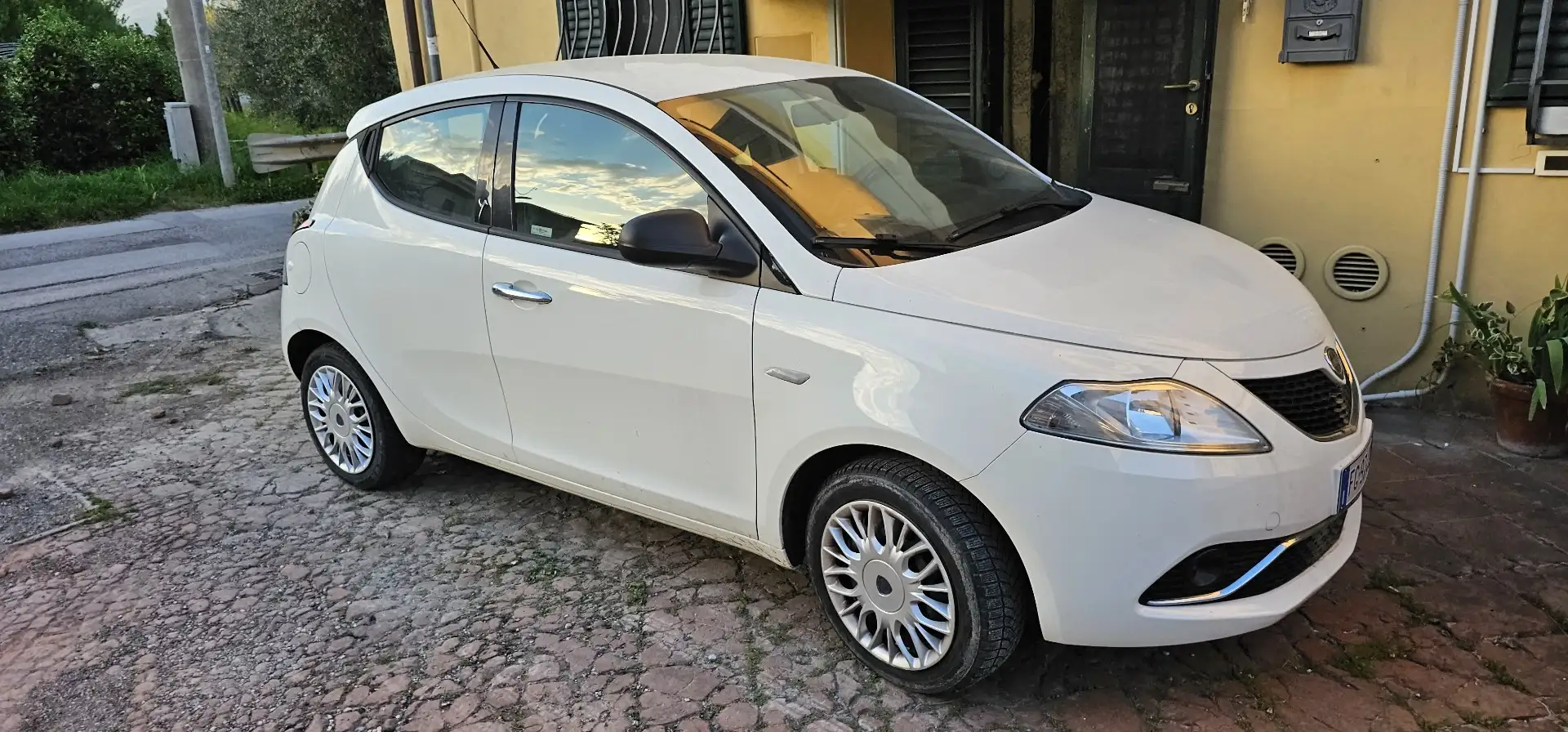 Lancia Ypsilon 1.2 Opening edition 69cv - 1
