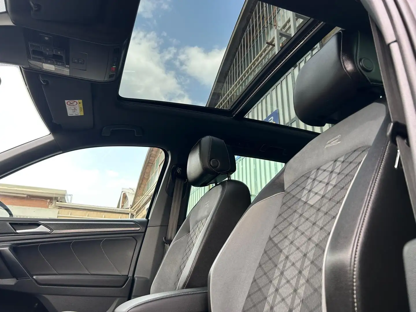Volkswagen Tiguan 2.0 Tdi R-Line TETTO PANORAMICO 4-Motion 150cv dsg Noir - 1