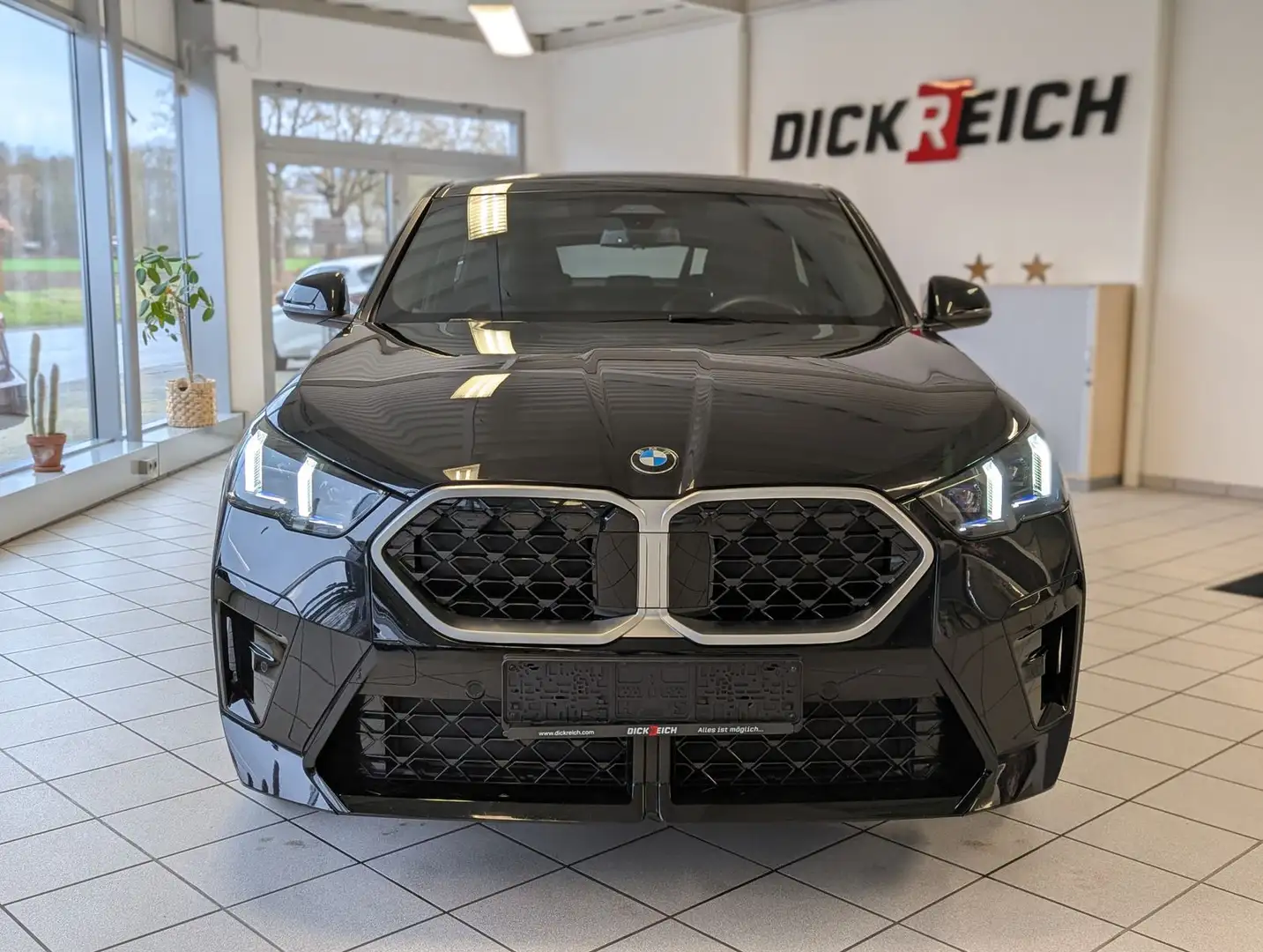 BMW X2 20 i M-Sport Pano Aktivsitze Kamera AHK Schwarz - 2