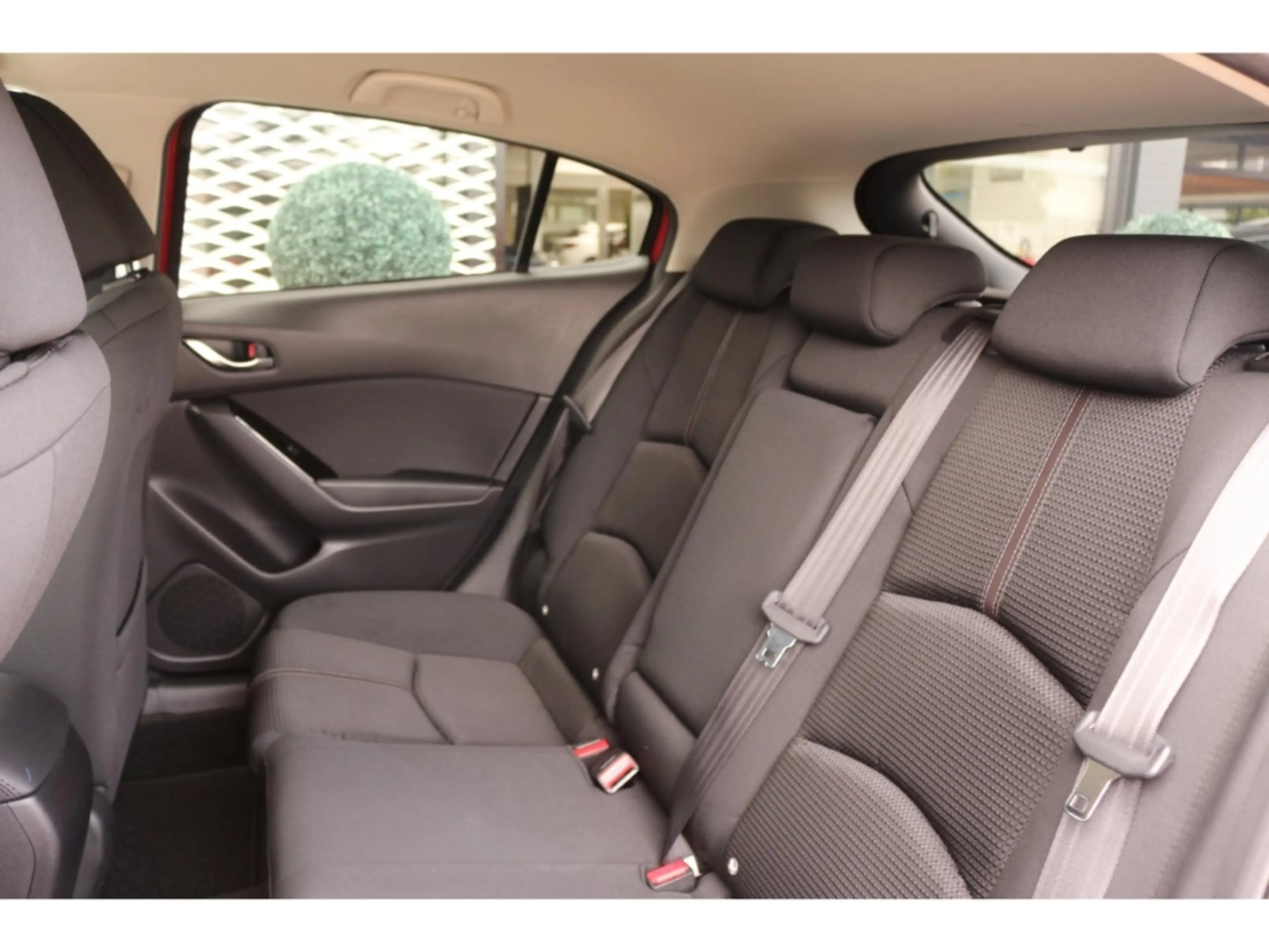 Mazda 3 SKYACTIV-G SONDERMODEL Signature !! — photo 10