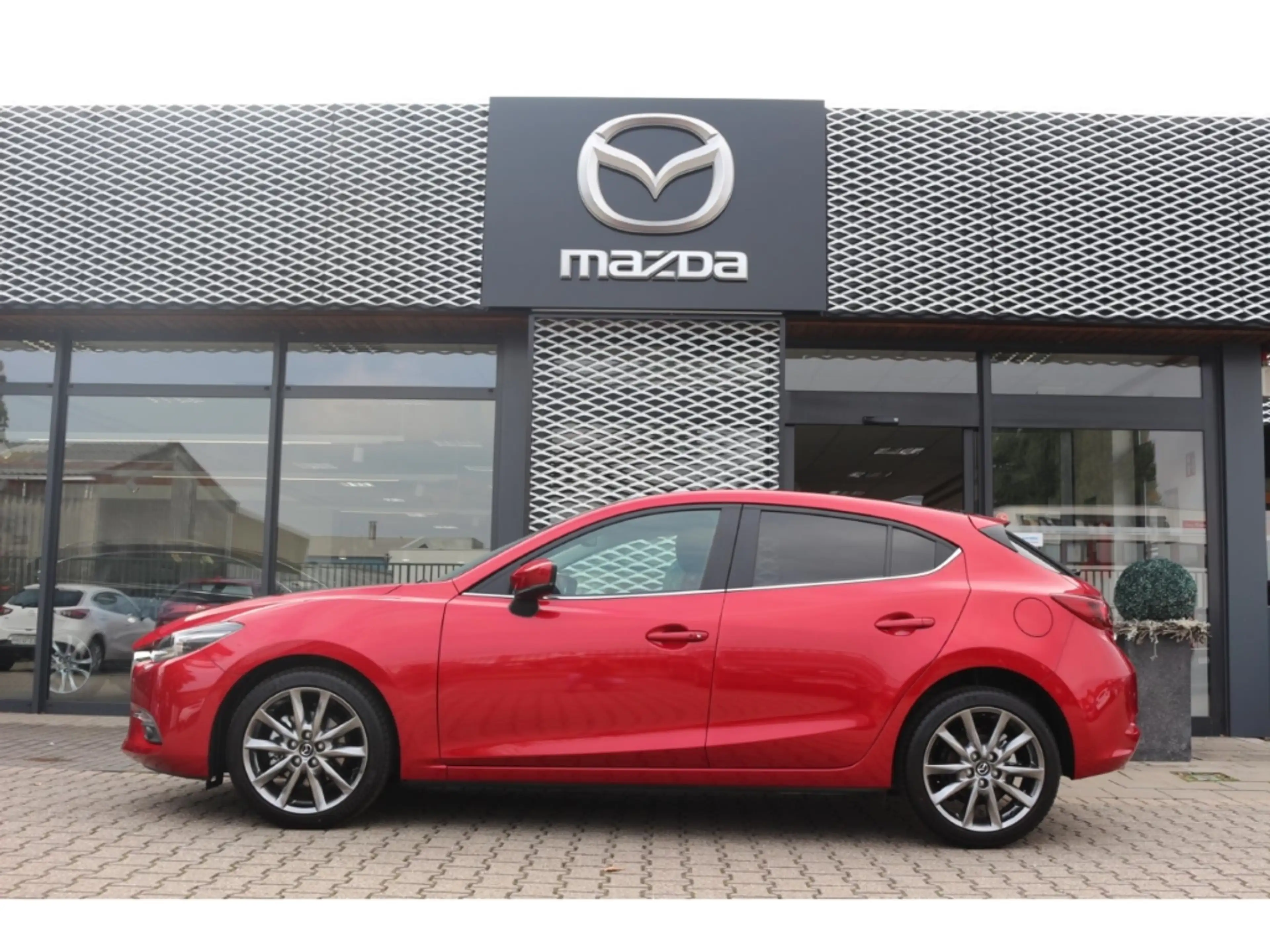 Mazda 3 SKYACTIV-G SONDERMODEL Signature !! — photo 2