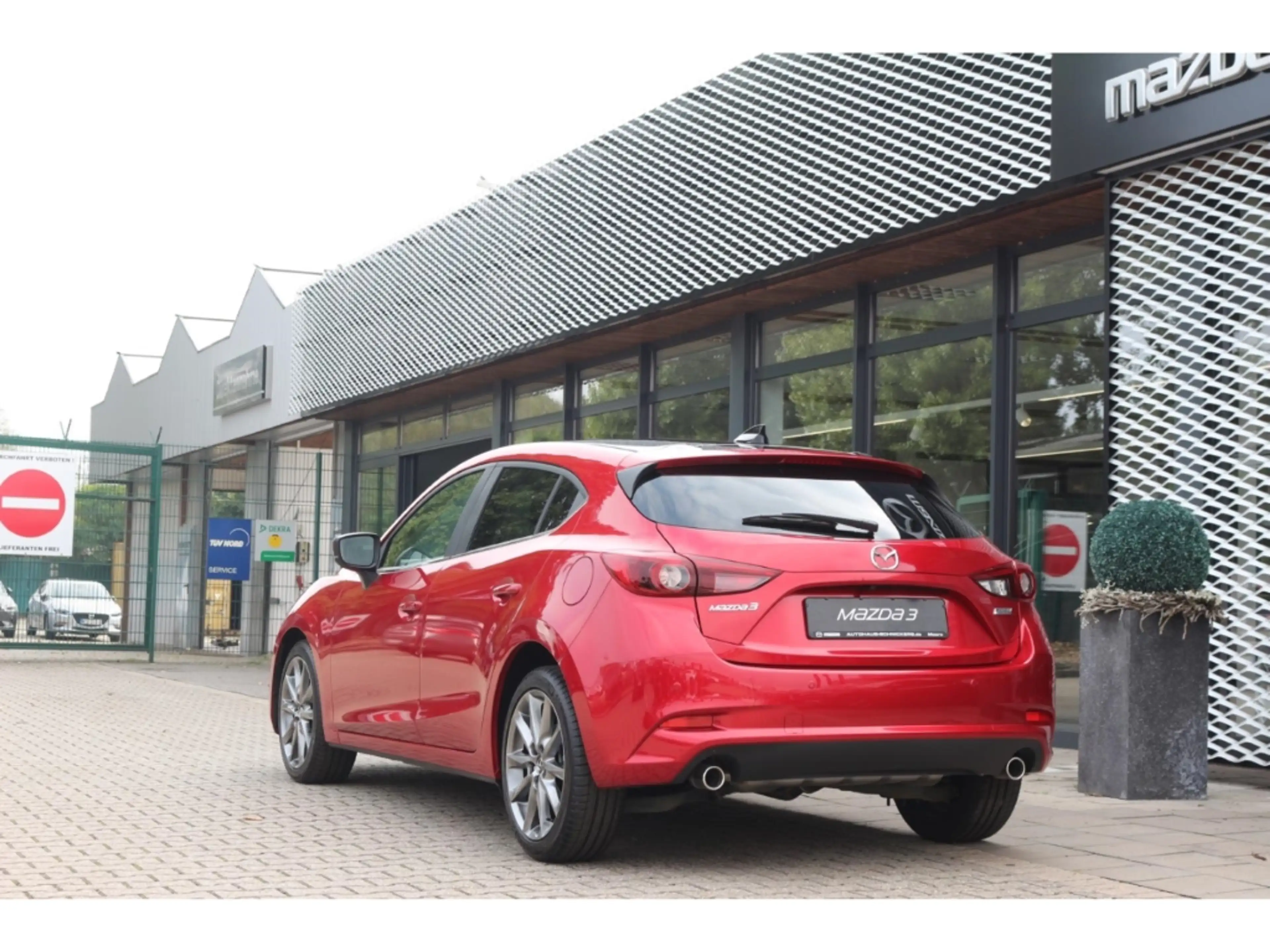 Mazda 3 SKYACTIV-G SONDERMODEL Signature !! — photo 3