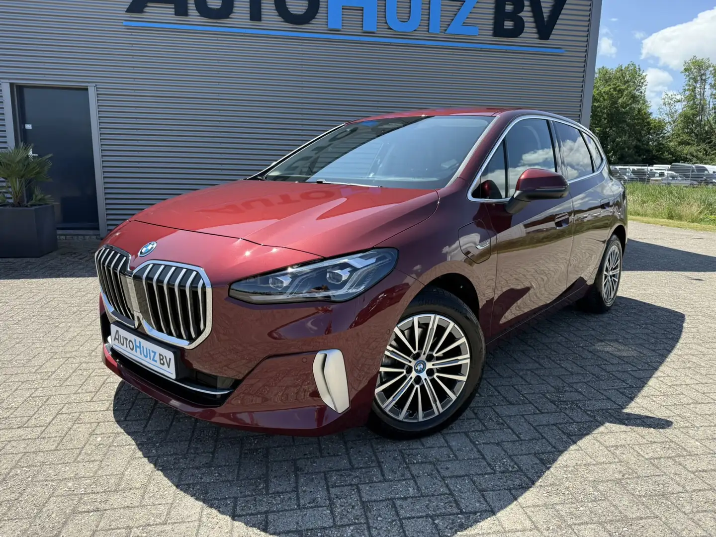BMW 225 2-serie Active Tourer 225e xDrive High Executive H Rood - 2
