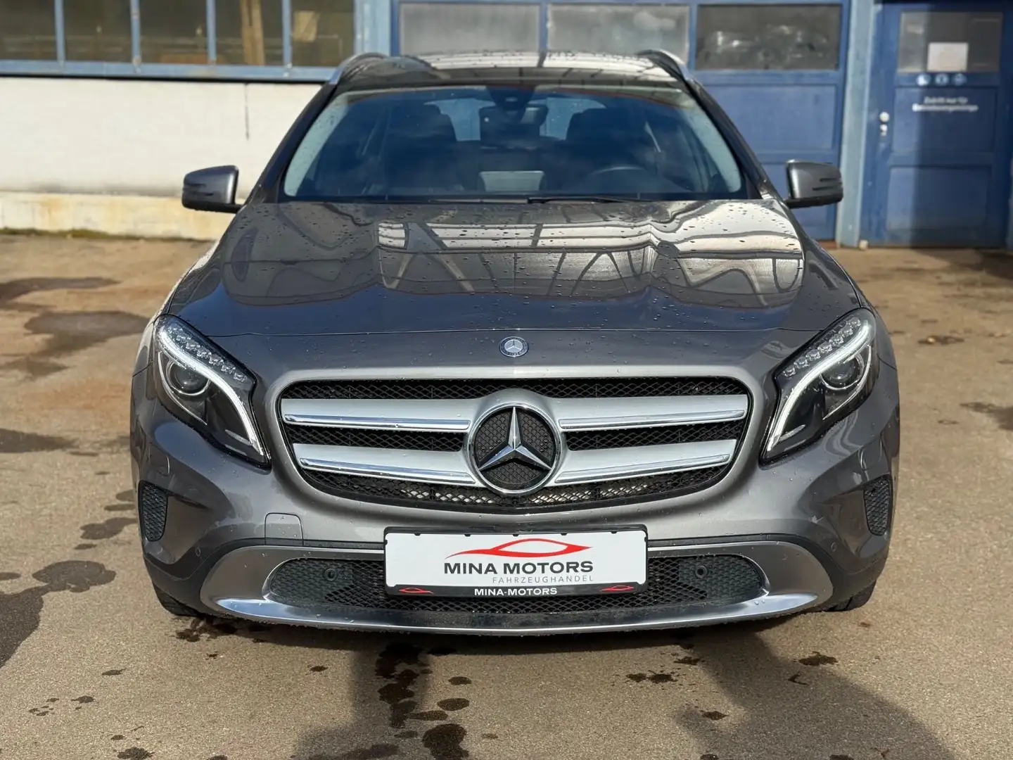 Mercedes-Benz GLA 180 Urban *Pano*Automatik* Grau - 2