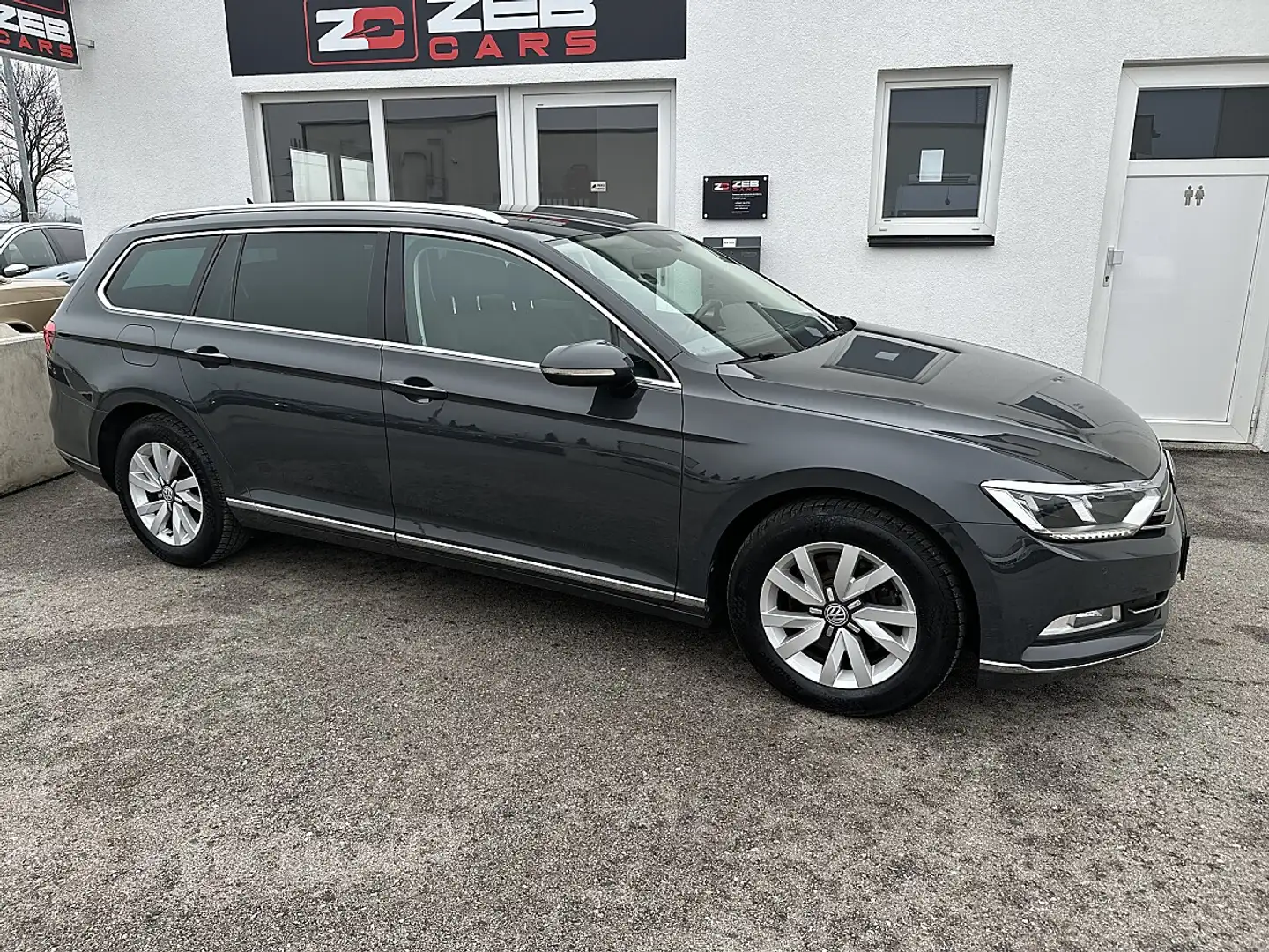 Volkswagen Passat Highline 2,0 TDI SCR Grau - 2