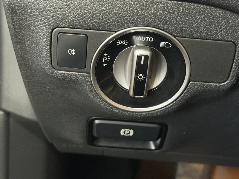 Mercedes-Benz CLA 180 d AMG Line  Harman-Kardon — photo 14