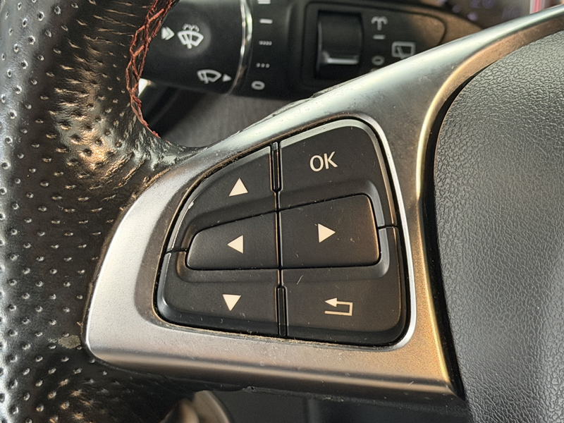 Mercedes-Benz CLA 180 d AMG Line  Harman-Kardon — photo 11