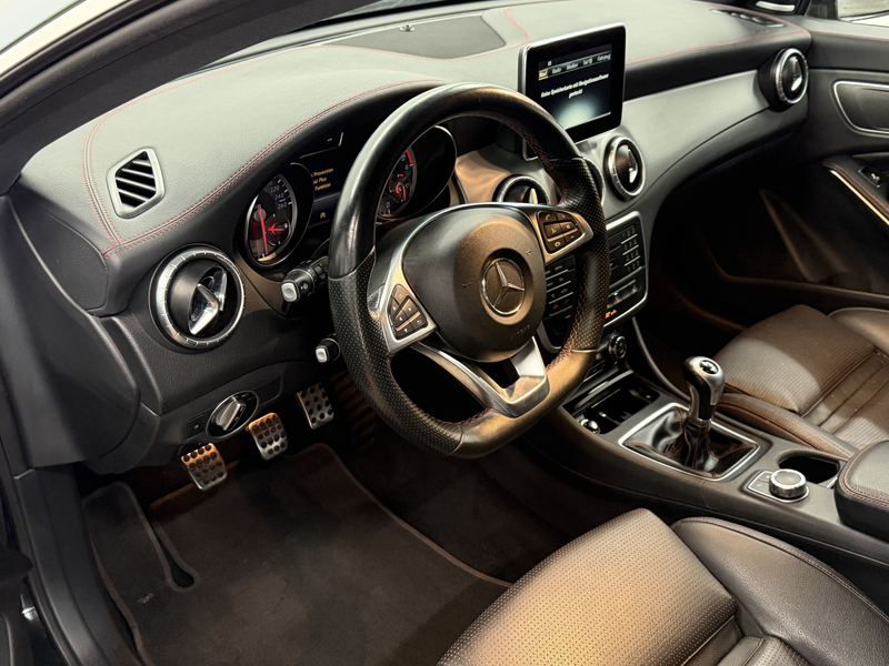 Mercedes-Benz CLA 180 d AMG Line  Harman-Kardon — photo 9