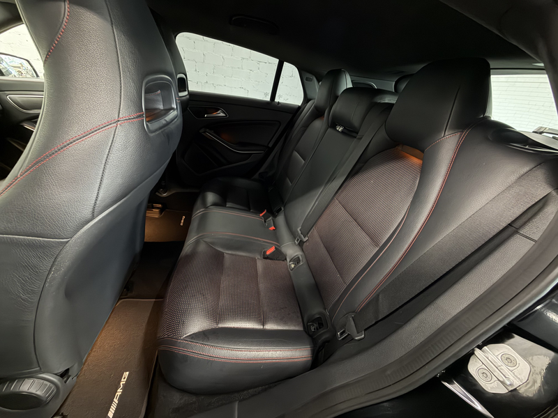 Mercedes-Benz CLA 180 d AMG Line  Harman-Kardon — photo 6