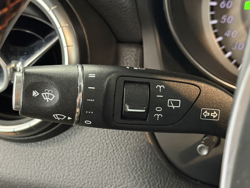 Mercedes-Benz CLA 180 d AMG Line  Harman-Kardon — photo 13