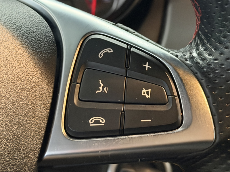 Mercedes-Benz CLA 180 d AMG Line  Harman-Kardon — photo 12