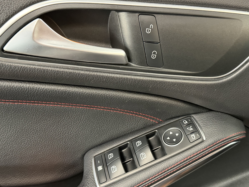 Mercedes-Benz CLA 180 d AMG Line  Harman-Kardon — photo 15
