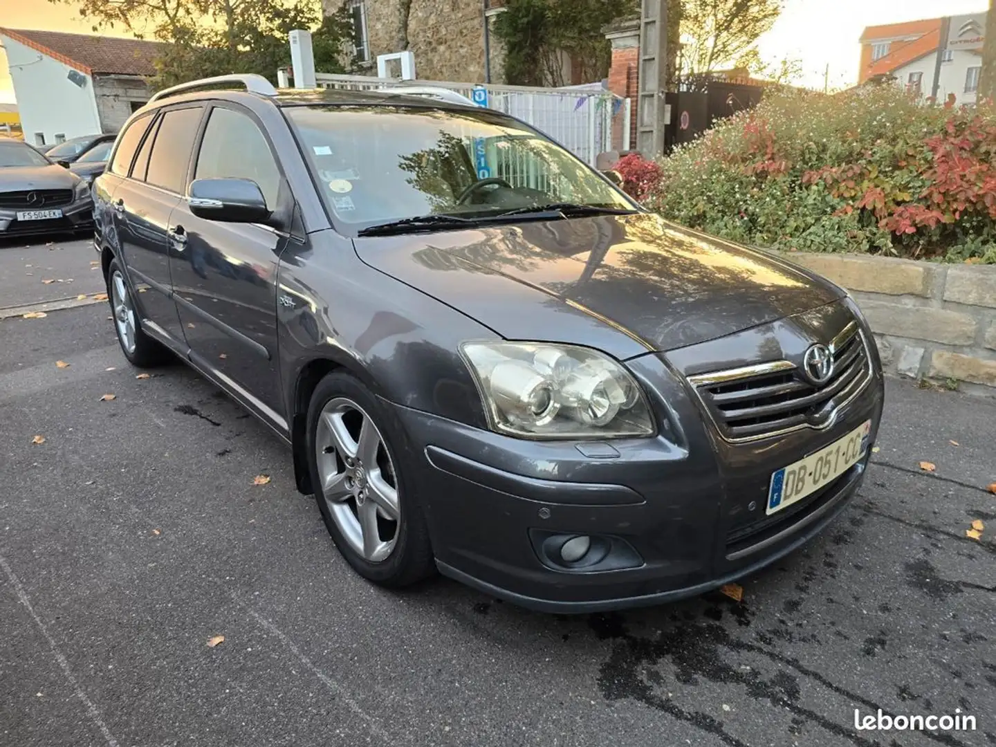 Toyota Avensis 2.2l D4D 177ch 125 000km Grau - 2