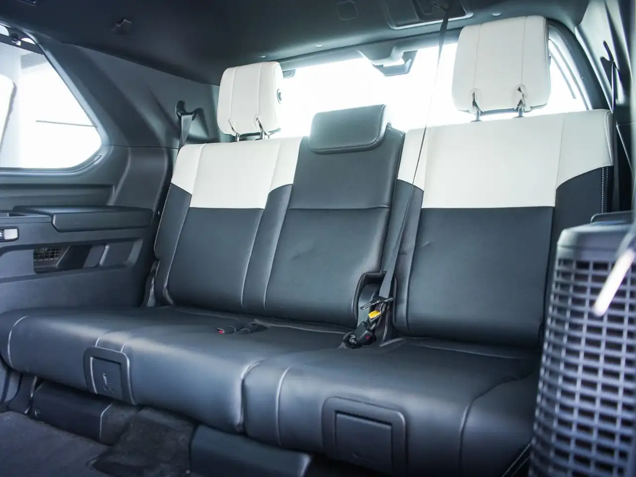 Toyota Sequoia снимка Toyota Sequoia