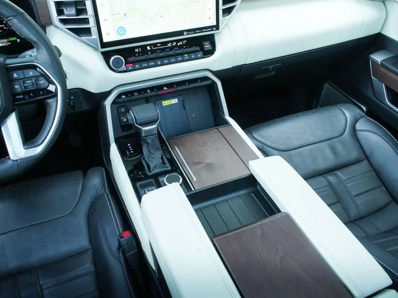 Toyota Sequoia снимка Toyota Sequoia