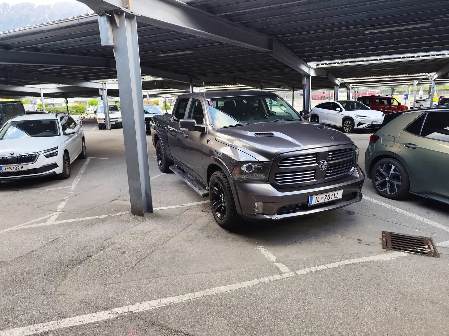 Dodge RAM 1500 Sport Grau - 1