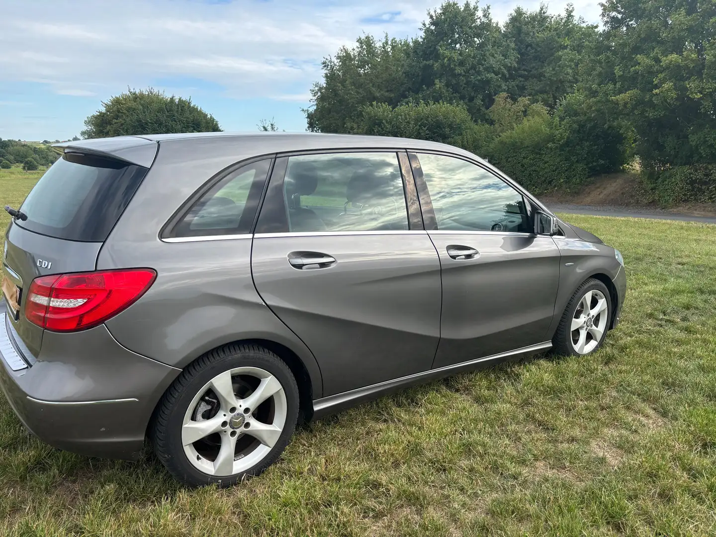 Mercedes-Benz B 180 B 180 CDI (BlueEFFICIENCY) Gris - 2