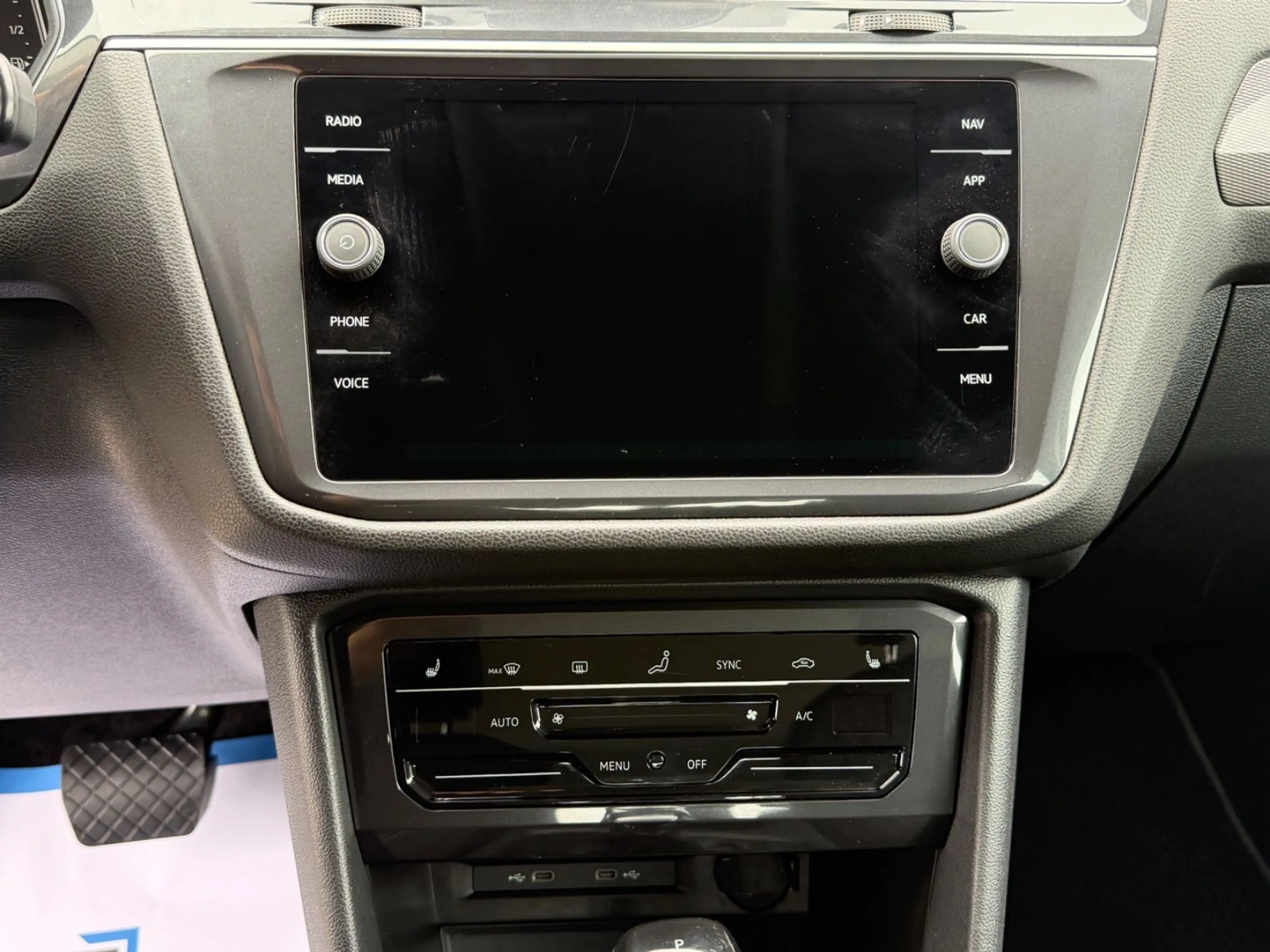 Volkswagen Tiguan Allspace Life — photo 12