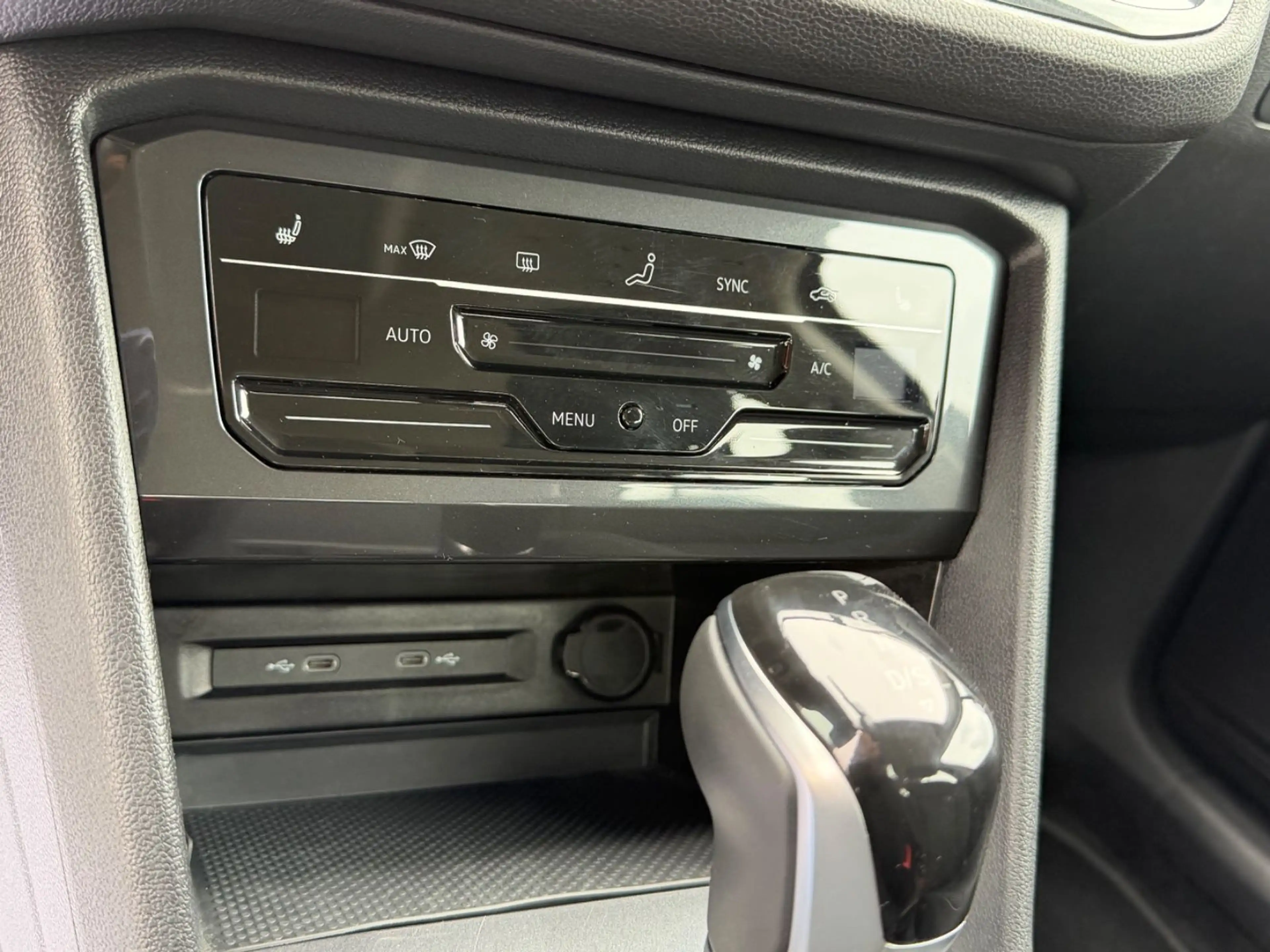 Volkswagen Tiguan Allspace Life — photo 13