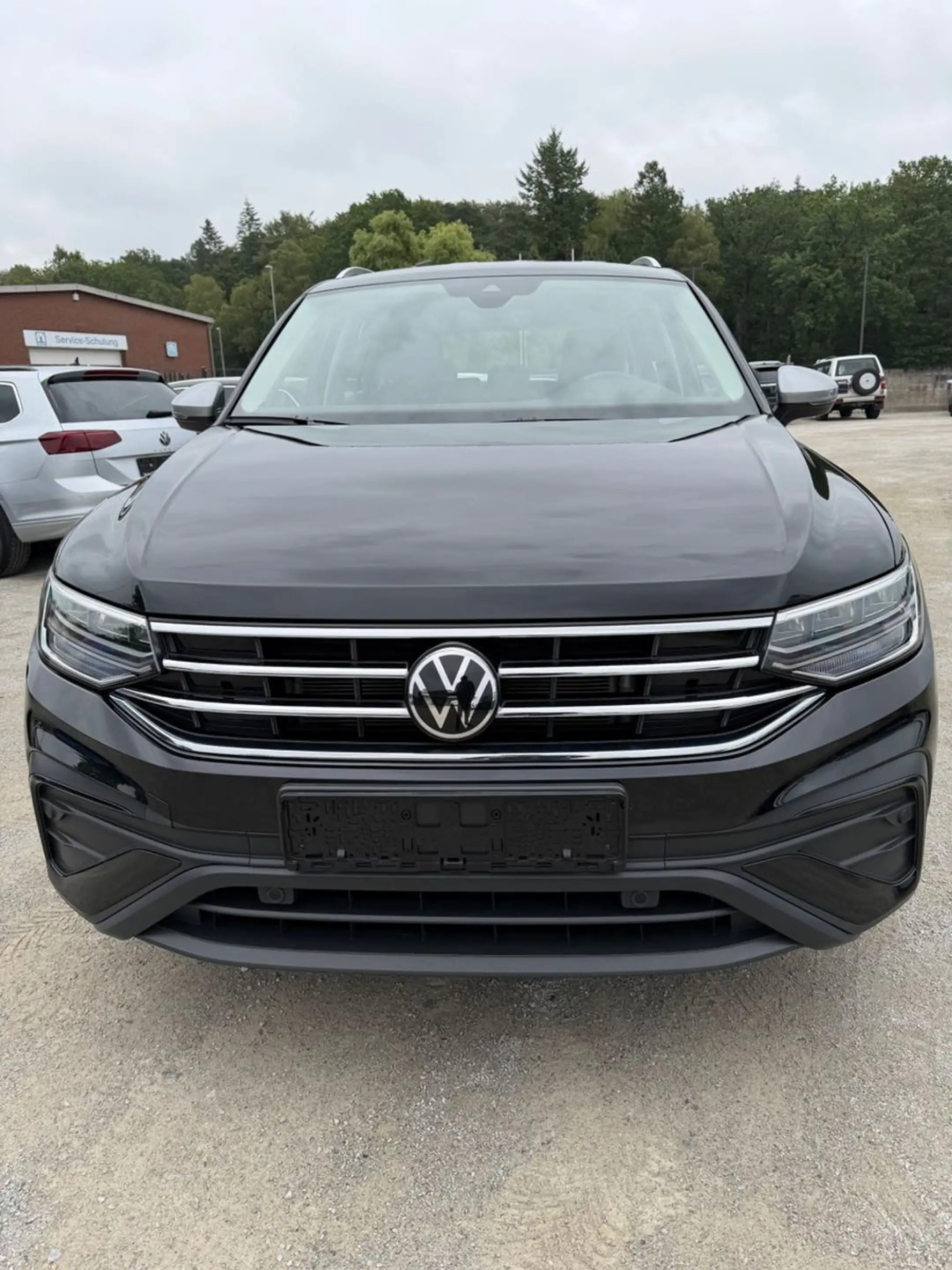 Volkswagen Tiguan Allspace Life — photo 2