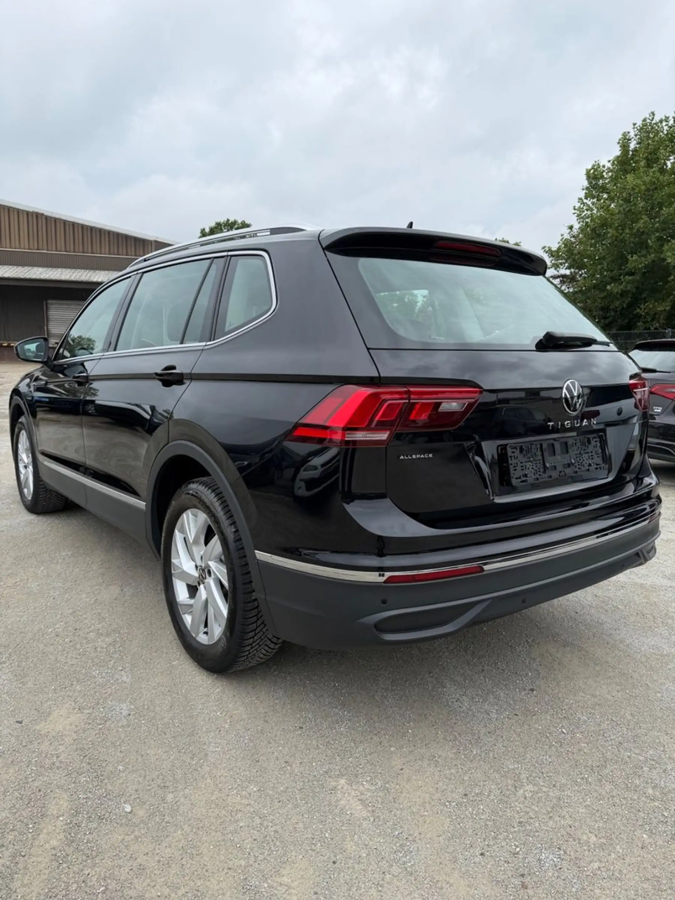Volkswagen Tiguan Allspace Life — photo 5
