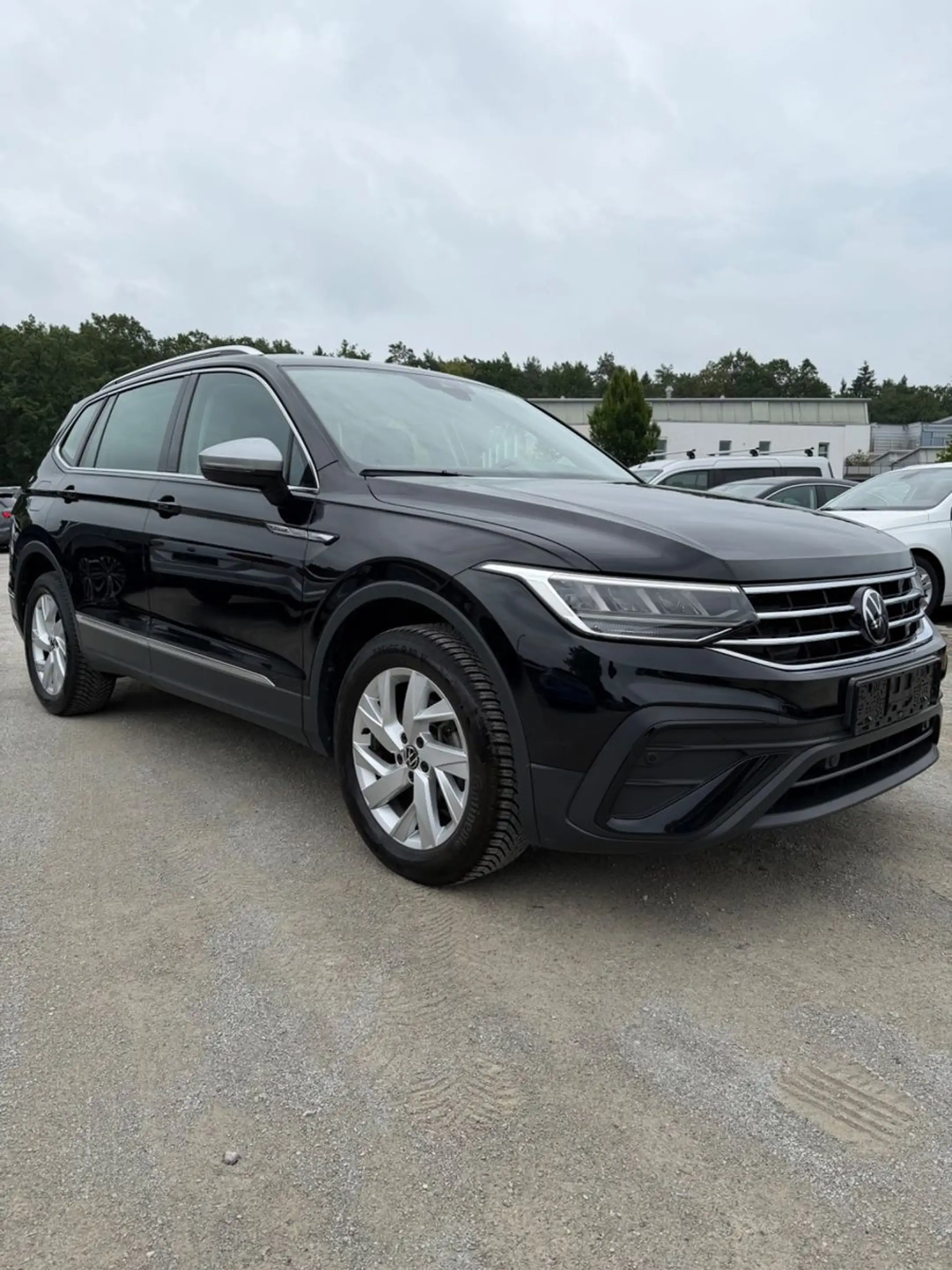 Volkswagen Tiguan Allspace Life — photo 3