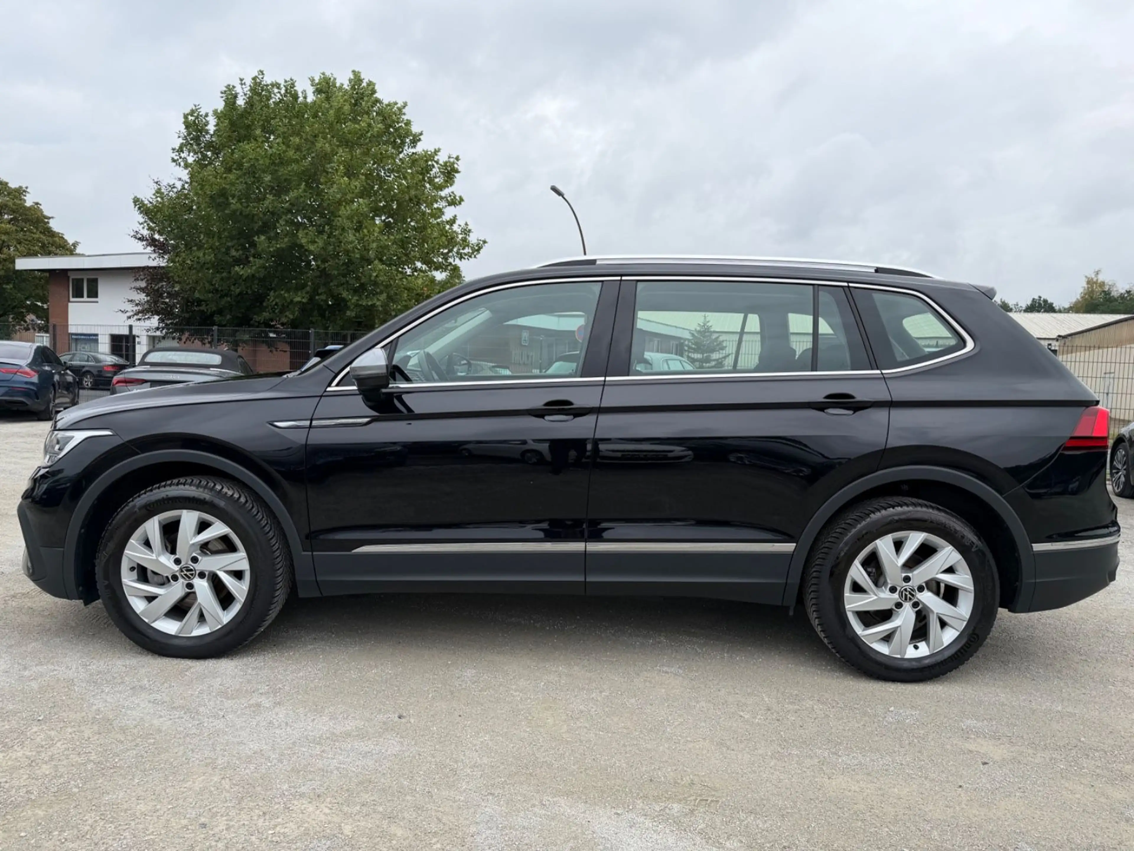 Volkswagen Tiguan Allspace Life — photo 4