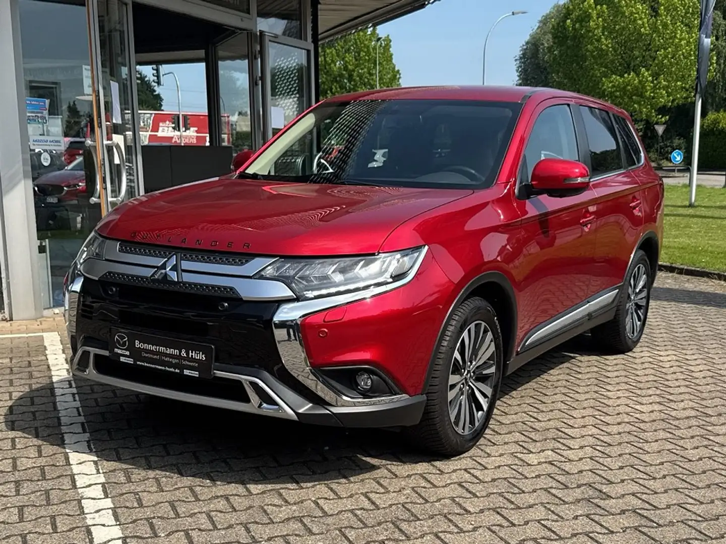 Mitsubishi Outlander Diamant Edition+ 4WD *Klimaautomatik*Navi* Rood - 1