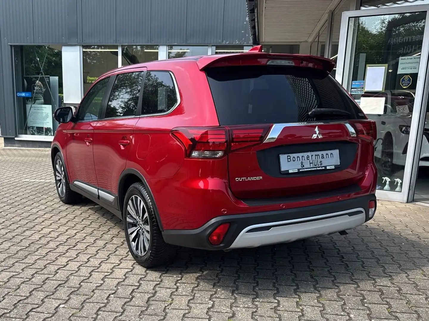 Mitsubishi Outlander Diamant Edition+ 4WD *Klimaautomatik*Navi* Rood - 2