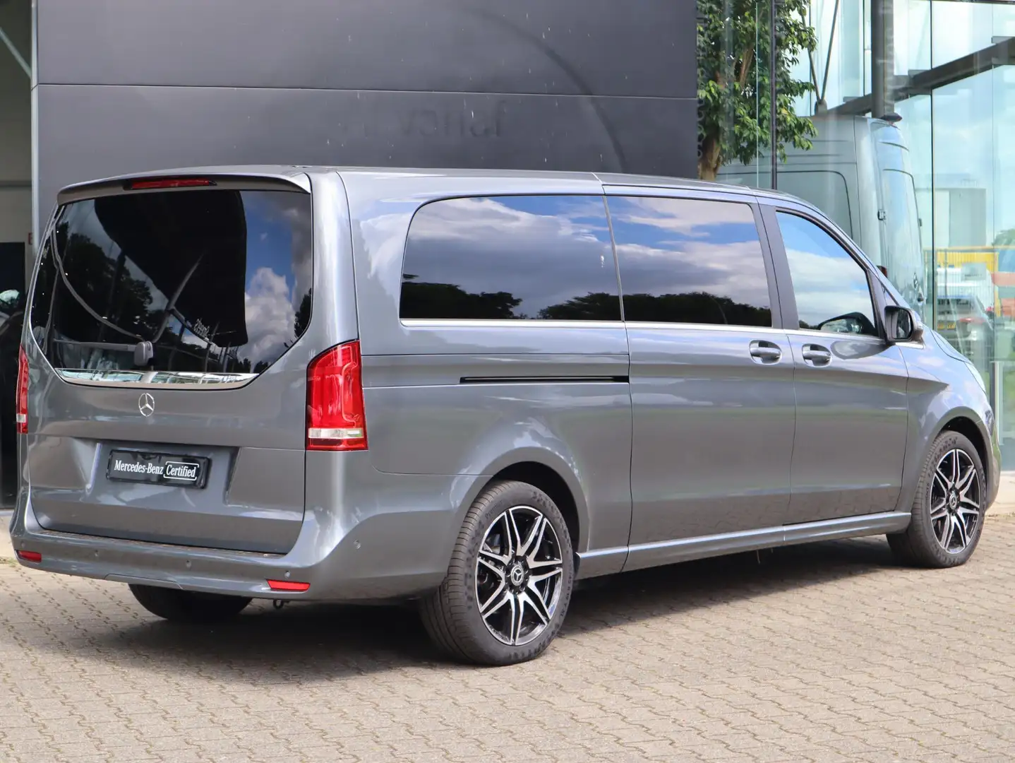 Mercedes-Benz V 250 250d 4-MATIC XL DC AVANT. AMG Grijs - 2