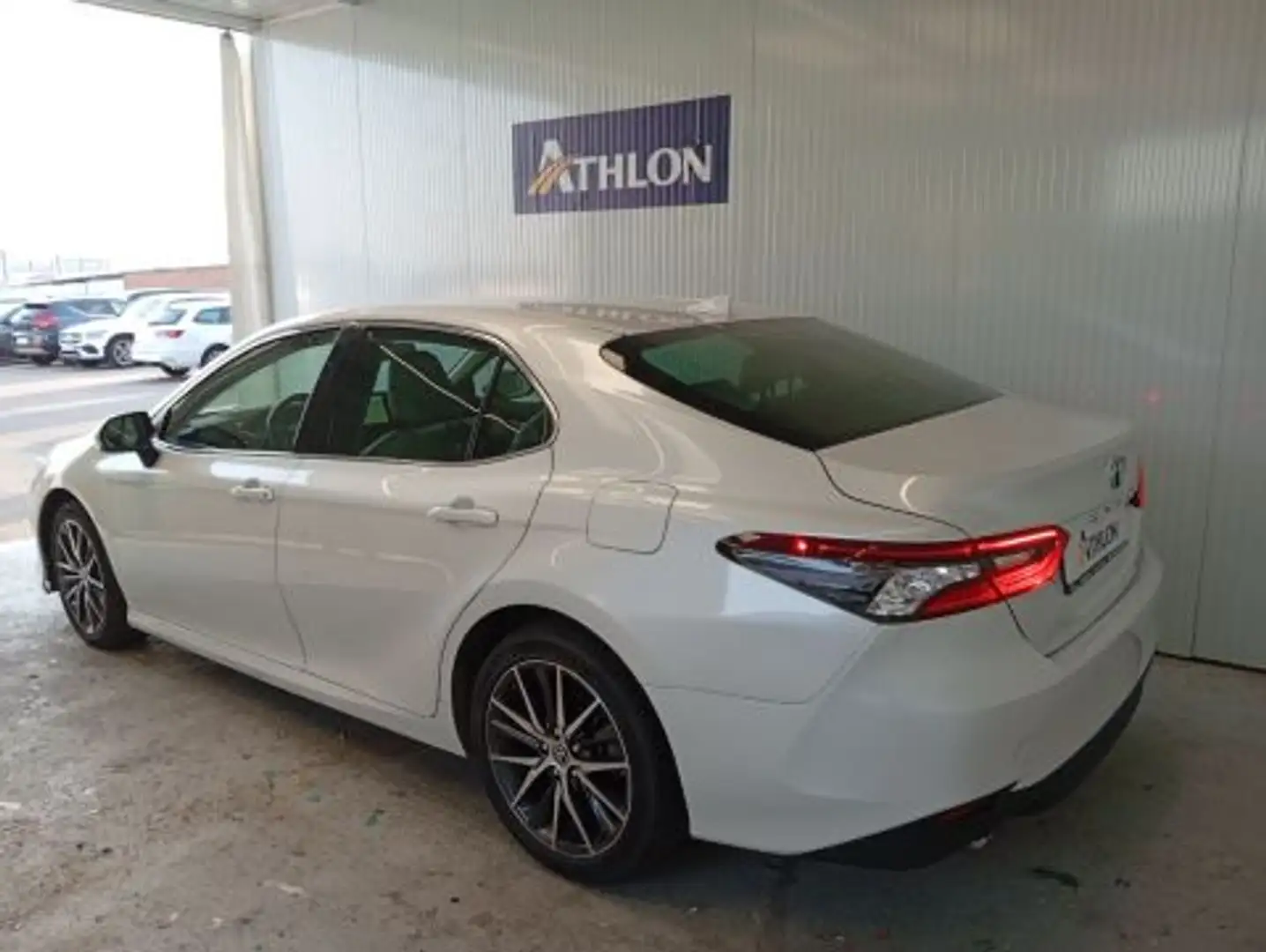 Toyota Camry Híbrido Luxury Aut. Weiß - 2