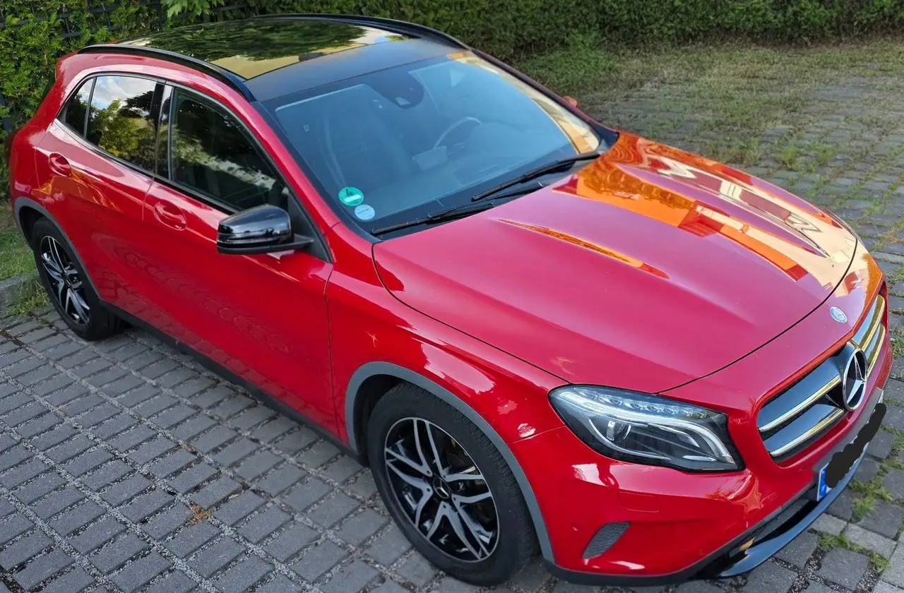 Mercedes-Benz GLA 200 GLA 200 7G-DCT Urban — photo 1 of 16