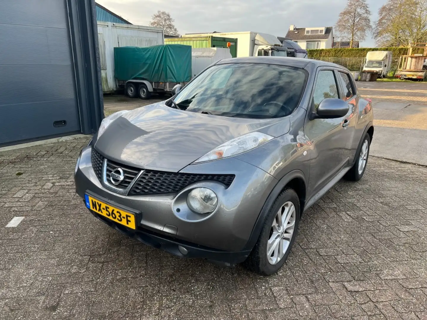 Nissan Juke 1.6 Acenta Nieuwe Automaatbak Gris - 1