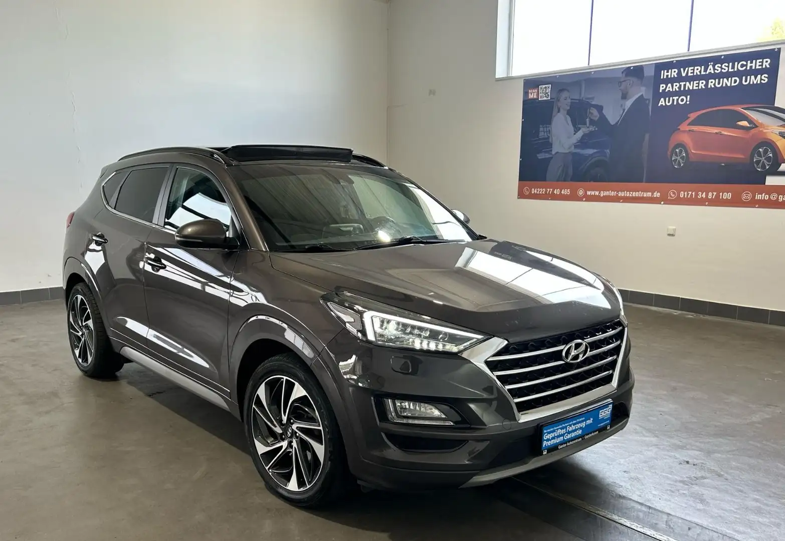 Hyundai TUCSON 2.0 CRDI N-LINE 4WD AHK+NAVI+PANO Grijs - 2