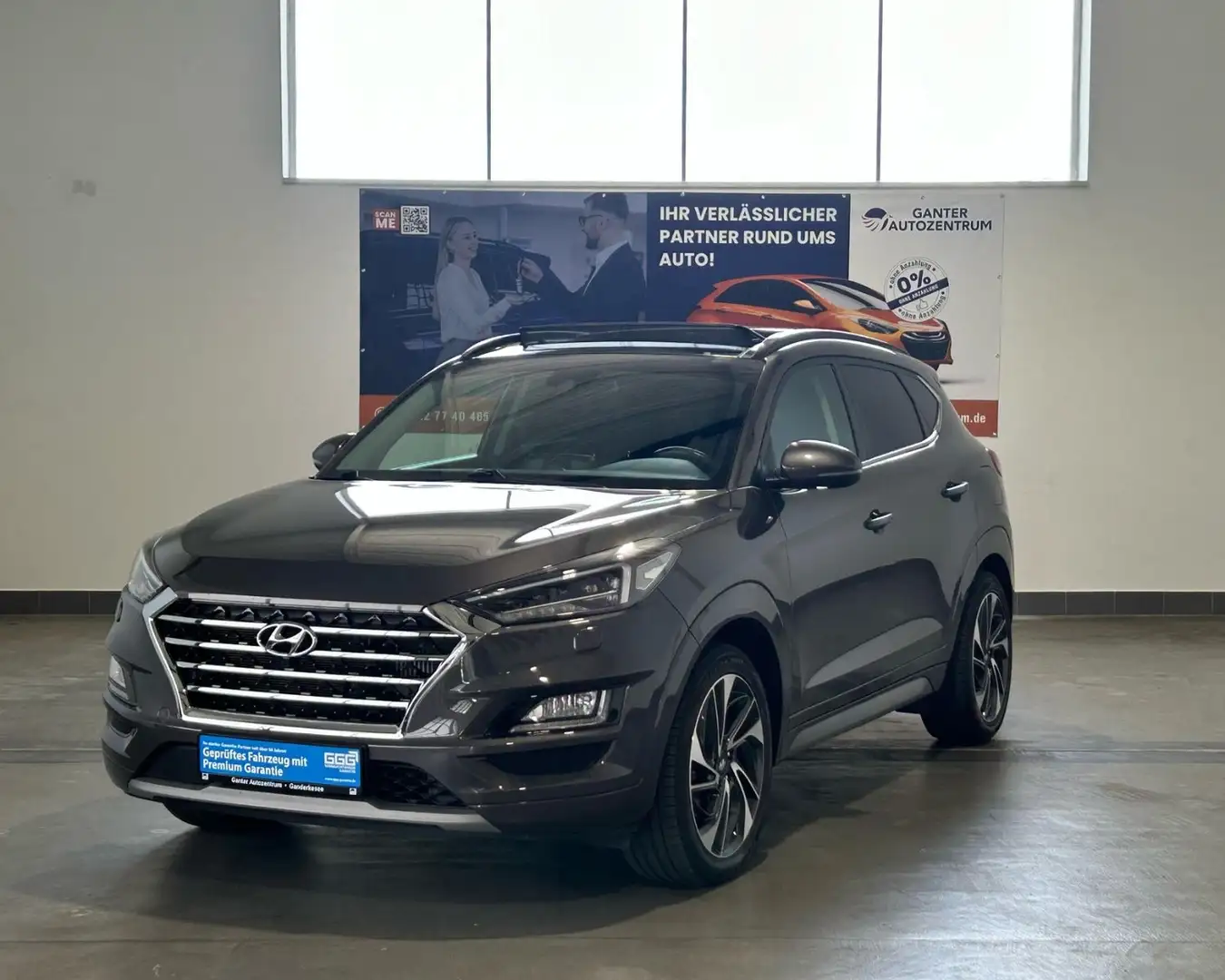 Hyundai TUCSON 2.0 CRDI N-LINE 4WD AHK+NAVI+PANO Grijs - 1