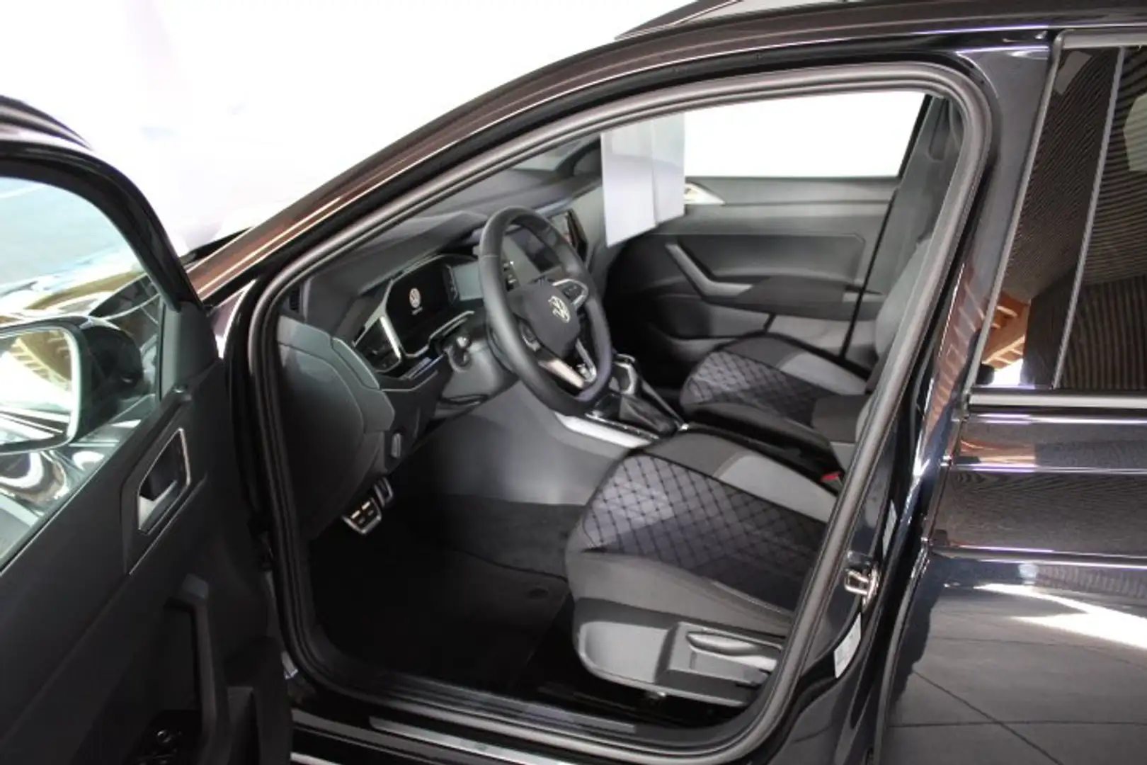 Volkswagen Taigo 1.5TSI DSG R-LINE Schwarz - 2