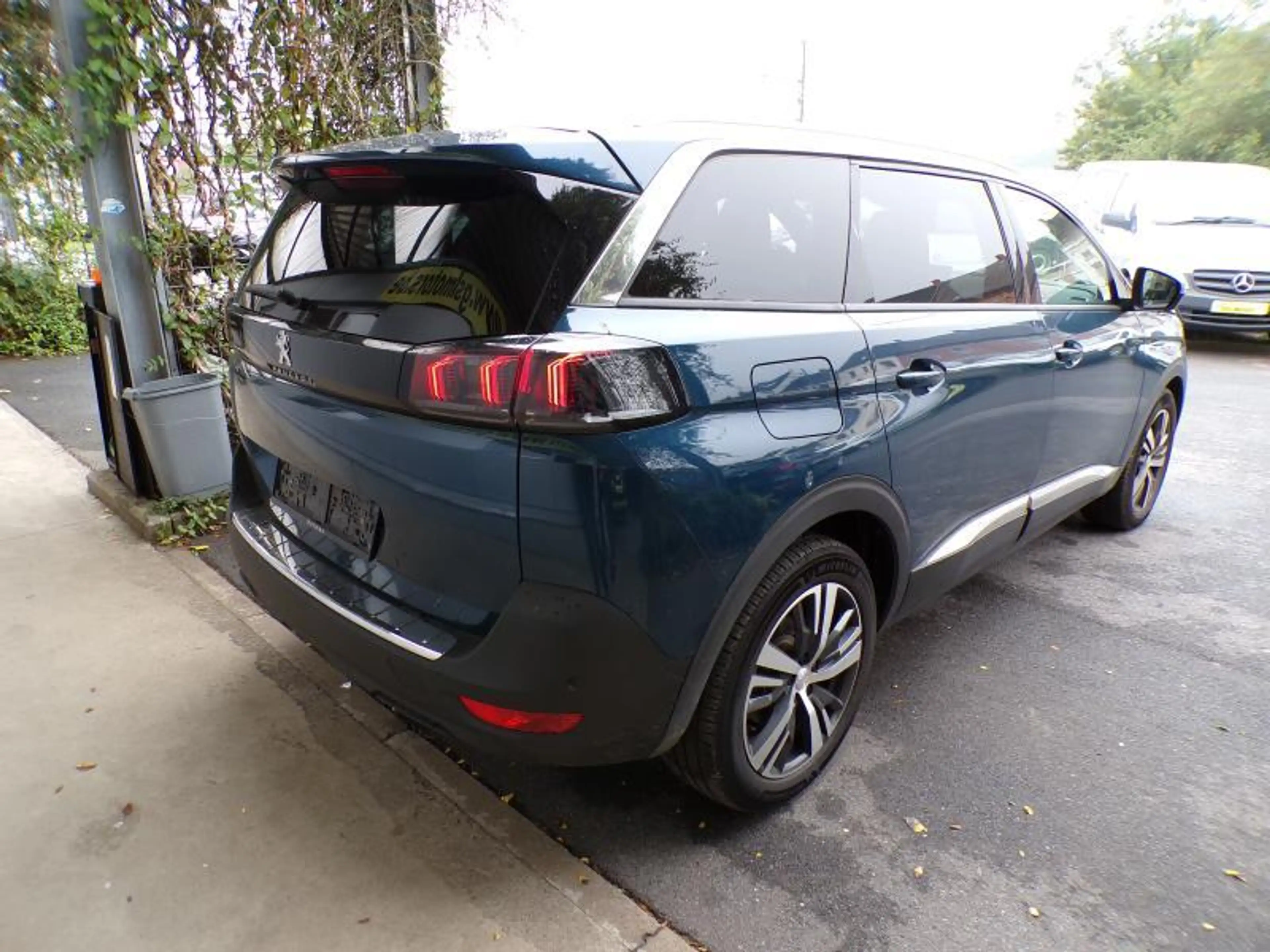 Peugeot 5008 1.5 HDi 131cv Automatique 7pl vert 11/24 45.074km — photo 4