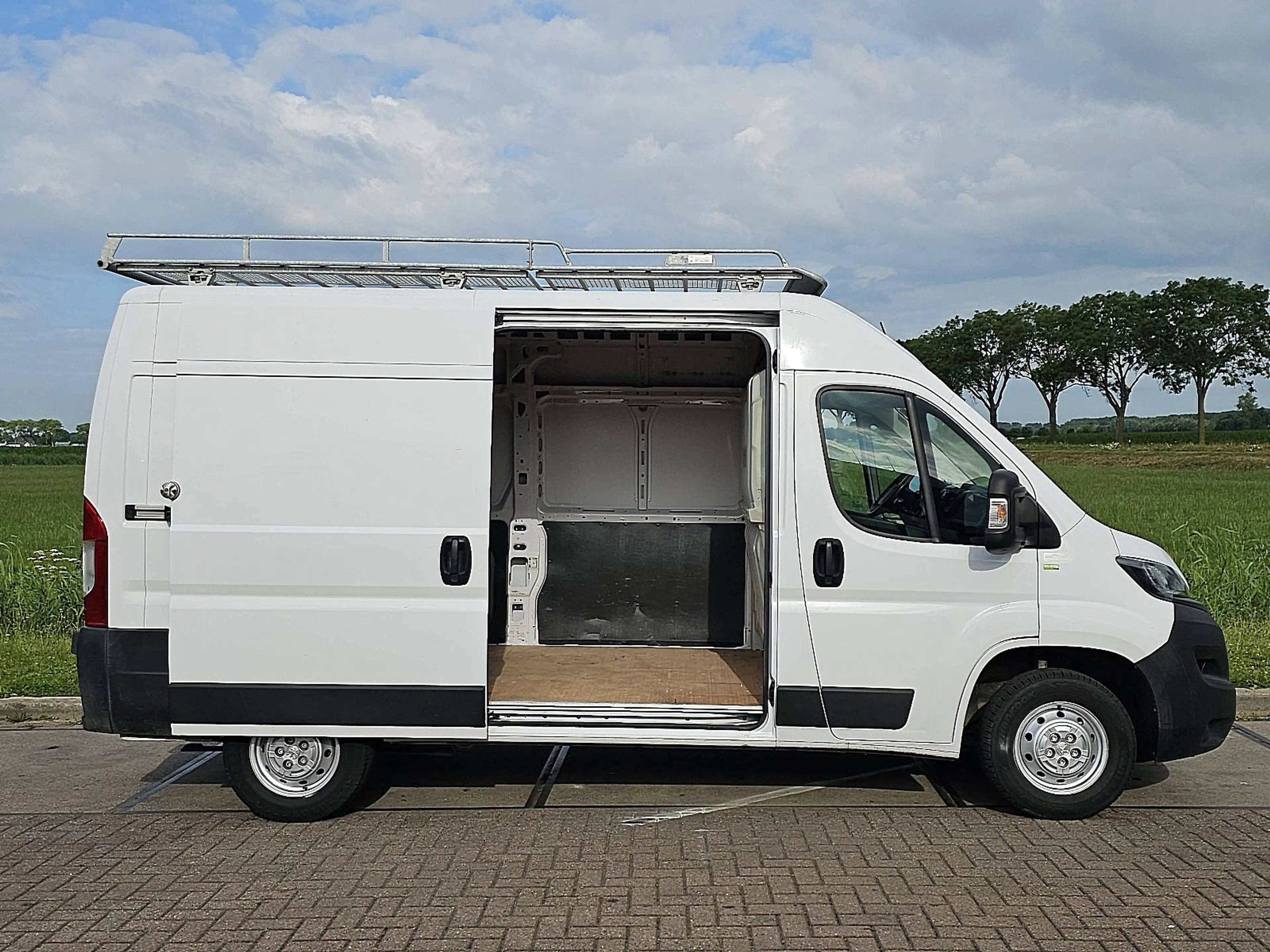 Peugeot Boxer 2.2 L2H2 Imperiaal Navi — photo 16