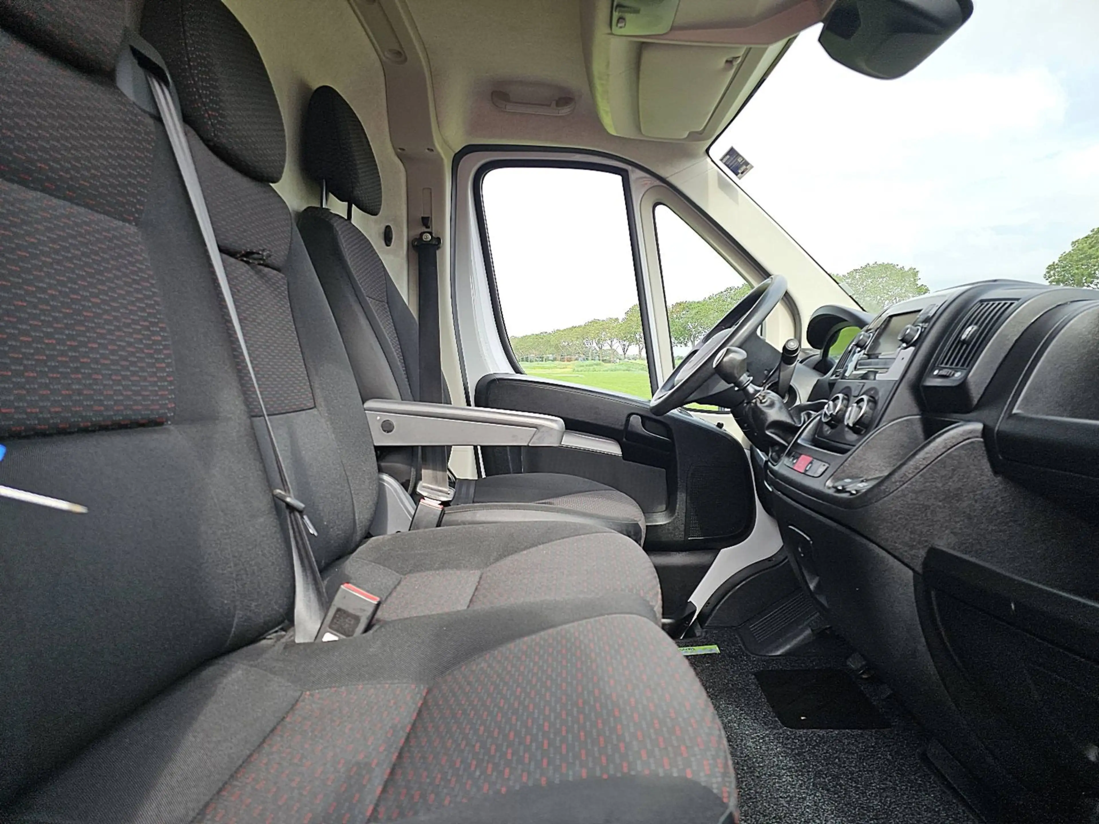 Peugeot Boxer 2.2 L2H2 Imperiaal Navi — photo 7