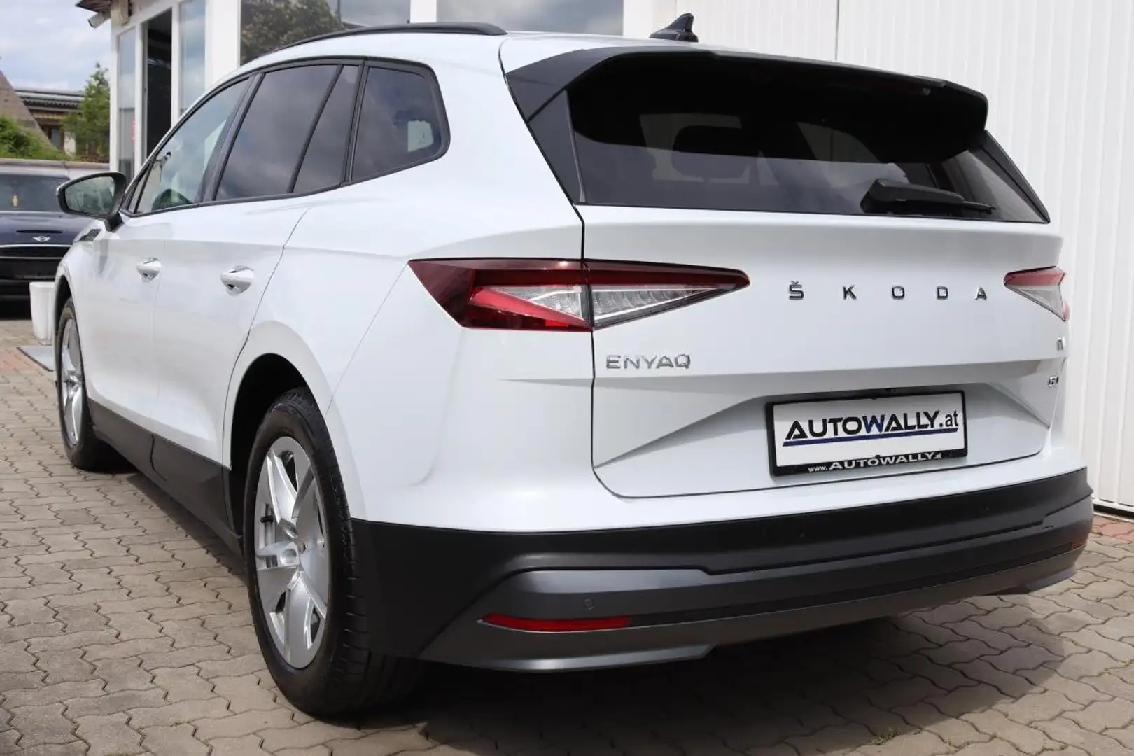 Skoda Enyaq iV 60 Loft 62kWh Weiß - 2