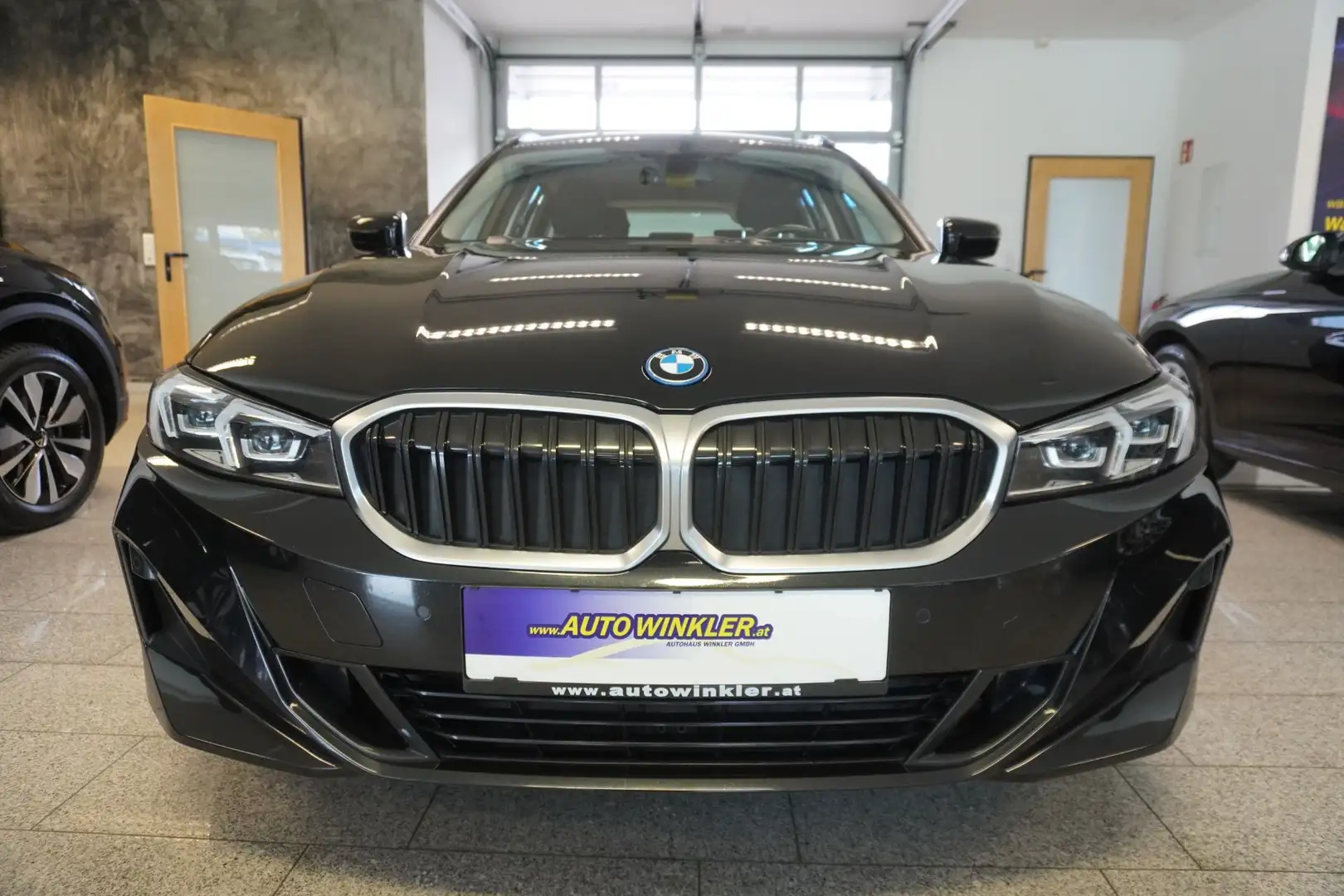 BMW 320 e Touring Aut. MY23/LED/Temp. Schwarz - 2