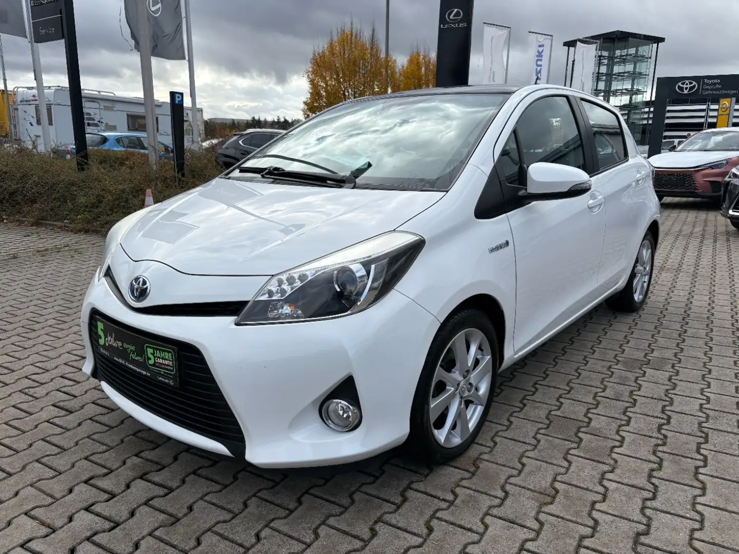 Toyota Yaris 1.5 VVT-i Hybrid Club Navi, Kamera, Pano Weiß - 2