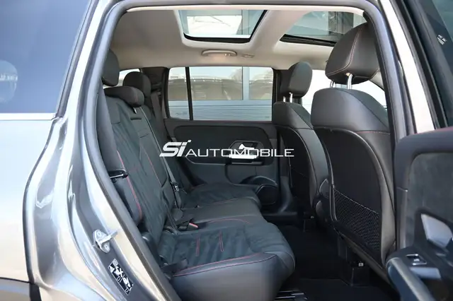 Mercedes-Benz GLB view 14