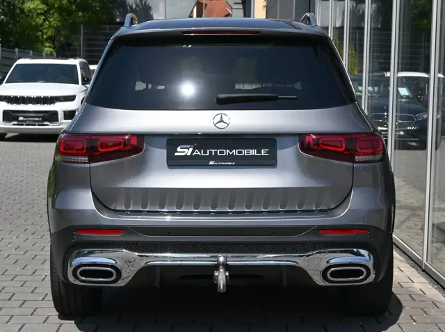 Mercedes-Benz GLB view 4