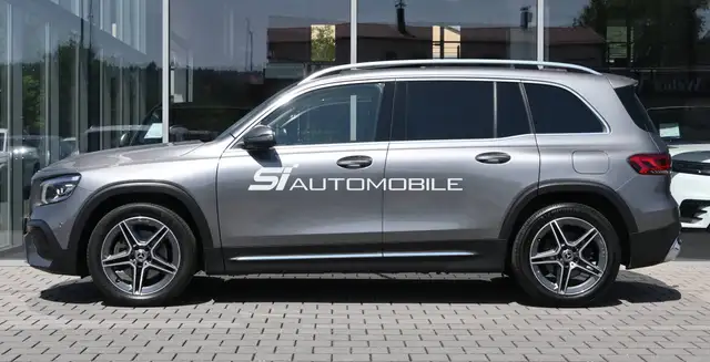 Mercedes-Benz GLB view 2